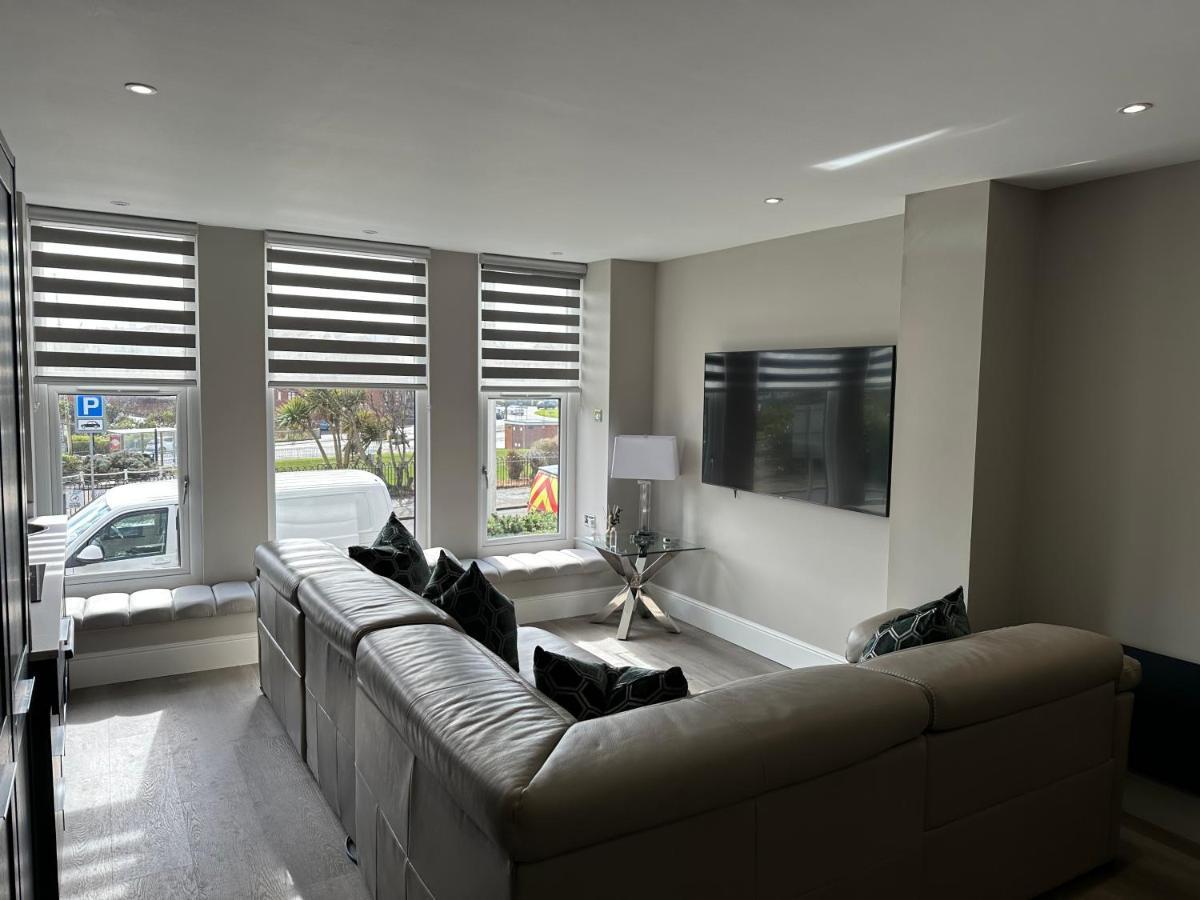 בלקפול Willshaw Suites For Families Over 25 Only מראה חיצוני תמונה